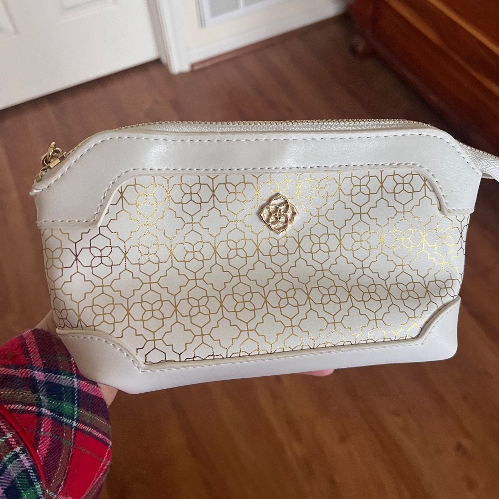 Cosmetic bag